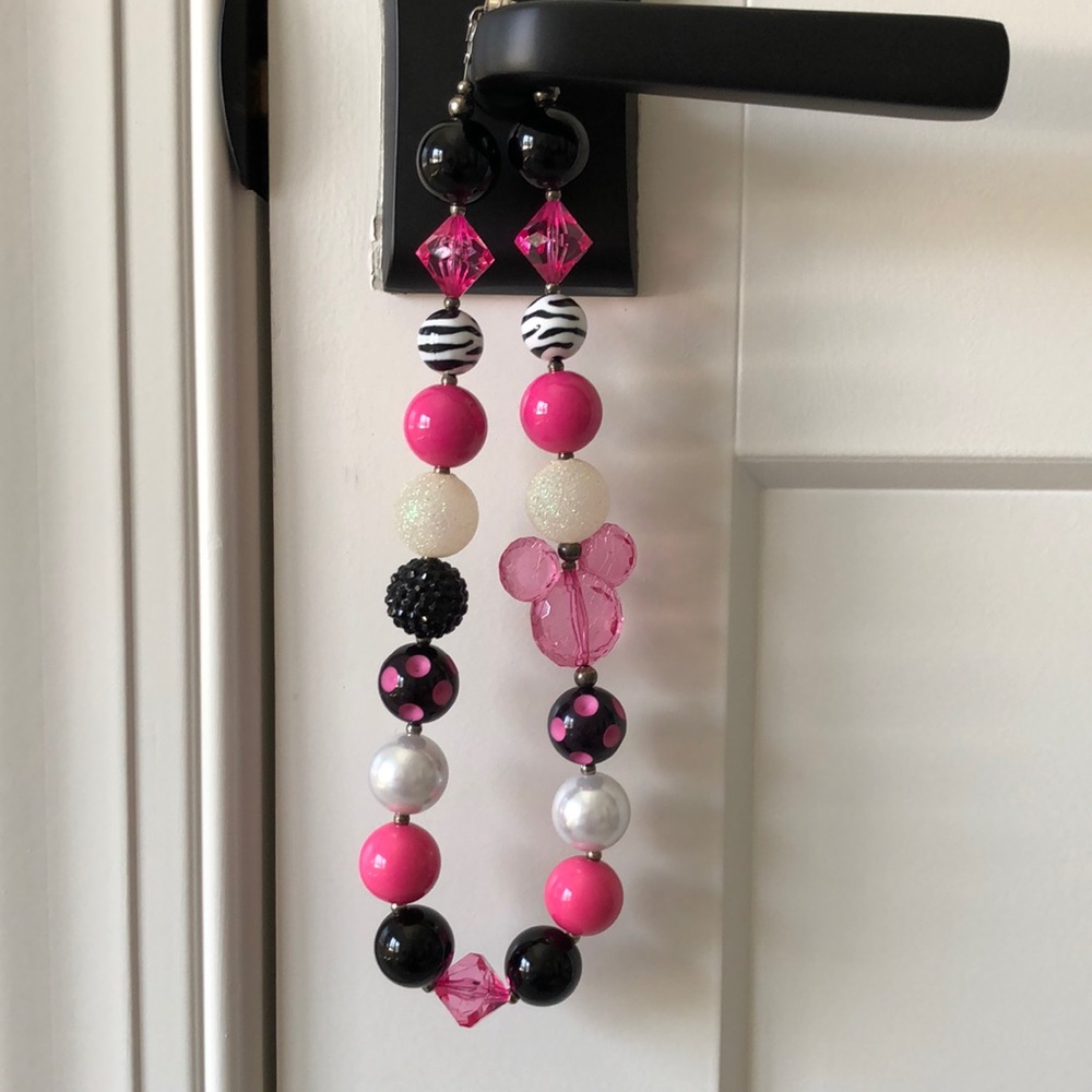 Handmade Minnie Mouse Beaded Necklace 🩷🤍🖤